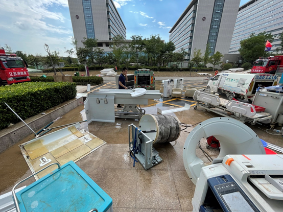 災(zāi)后重建眾志成城，恢復(fù)市政供電的第2天，核磁共振成功恢復(fù)運(yùn)行！(圖13)