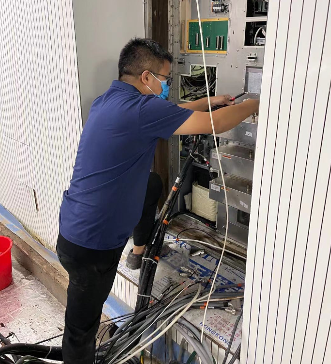 災(zāi)后重建眾志成城，恢復(fù)市政供電的第2天，核磁共振成功恢復(fù)運(yùn)行！(圖30)
